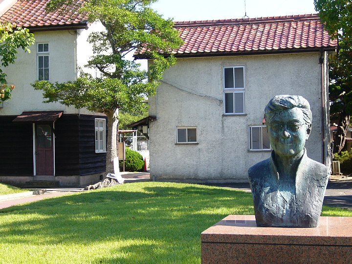 近江八幡の近江兄弟社学園 ハイド記念館_c0094541_2340275.jpg