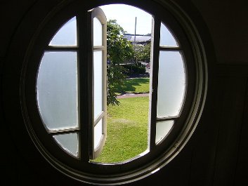 近江八幡の近江兄弟社学園 ハイド記念館_c0094541_2355682.jpg