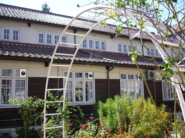 近江兄弟社学園 教育会館_c0094541_11251070.jpg
