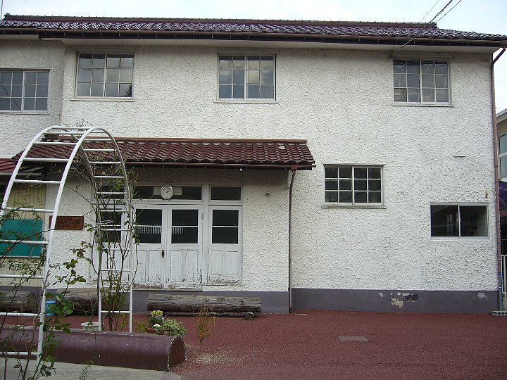 近江兄弟社学園 教育会館_c0094541_1132155.jpg