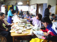 楽しい新年会_e0090293_1543846.gif