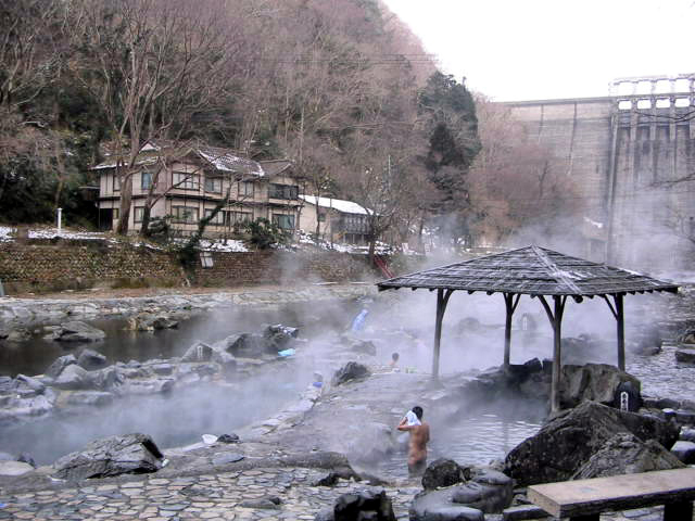 開放感一杯　露天風呂　湯原温泉_c0050380_8501375.jpg