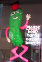 老舗のピクルス屋さん - Guss\' Pickles_b0007805_1149462.jpg