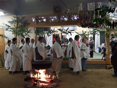 下黒川花祭り　湯立てから湯囃子_f0079811_18151977.jpg