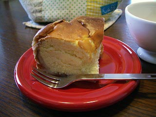 バターロールのチーズケーキ_c0045882_22115889.jpg