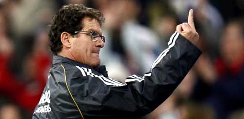 Capello apologizes for giving fans a one-finger gesture_e0039513_2342422.jpg