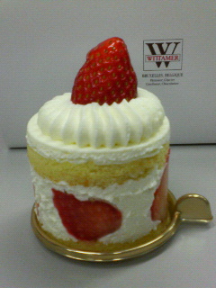 会社からのクリスマスケーキ_c0019617_18493258.jpg