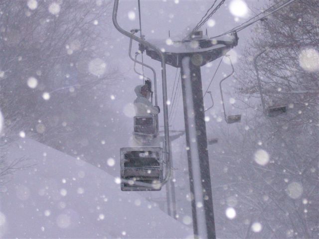 初スキーは大雪にて_a0080011_11101610.jpg