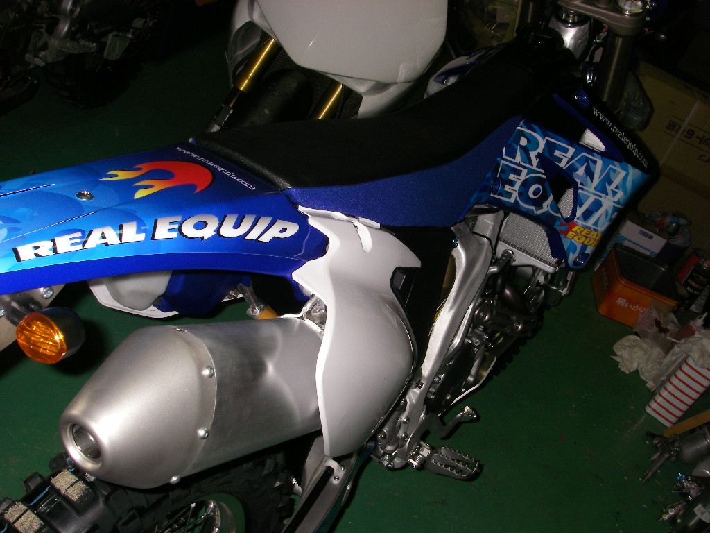 07WR250F　　到着！_f0115410_1923393.jpg