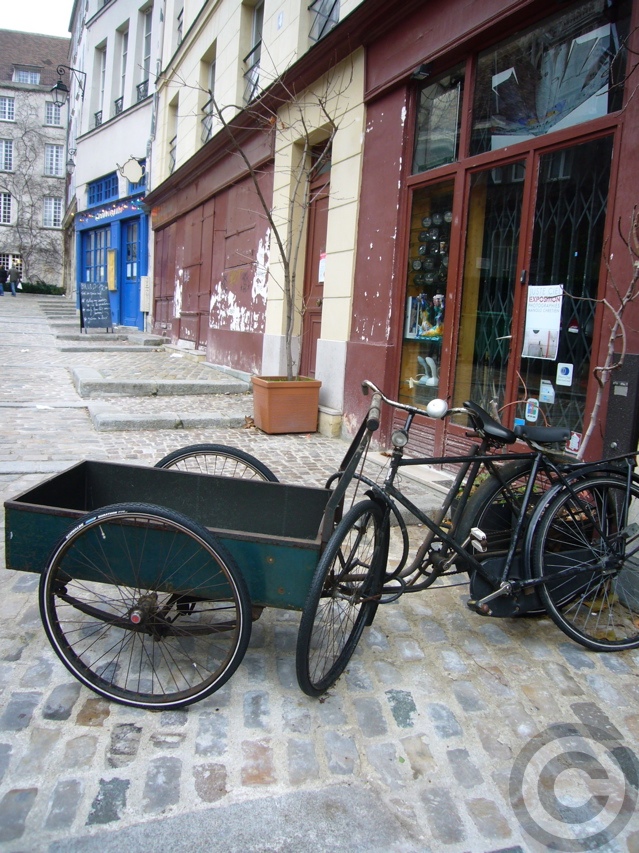 ■街角の自転車（+原付）PARIS_a0008105_7542477.jpg