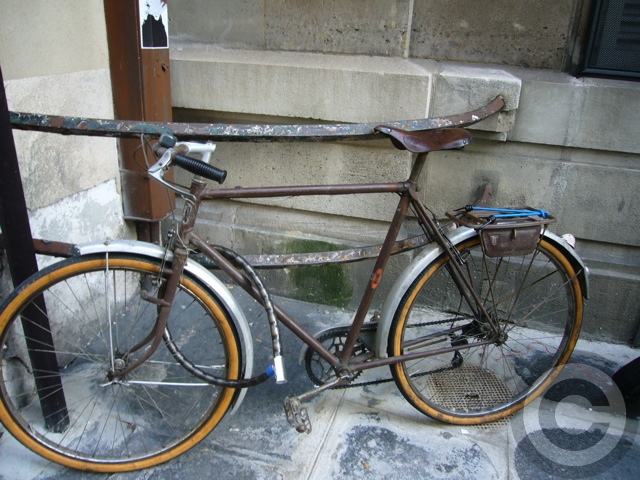 ■街角の自転車（+原付）PARIS_a0008105_7545910.jpg
