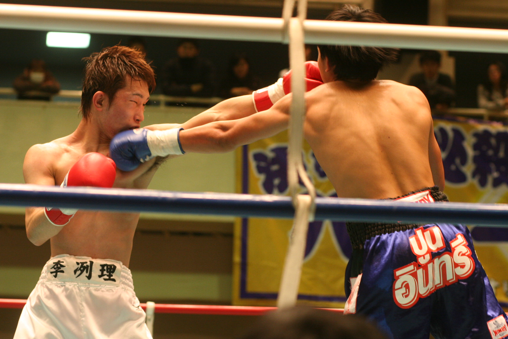 「沖縄の野人」竜宮城対「14戦全勝男」鈴木徹　（2.5後楽園ホール）_f0074095_12225143.jpg