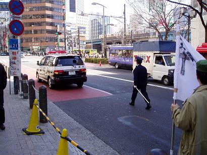 今日の渋谷駅前~「バレンタイン粉砕闘争」見学記_f0030574_0222687.jpg