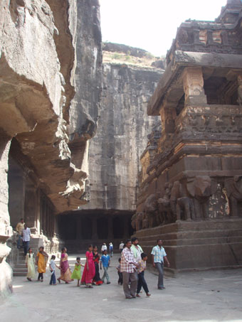 インド3 エローラ石窟群_e0048413_2185350.jpg