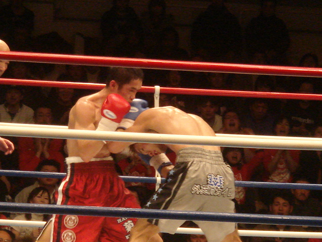 河野公平、涙の戴冠！日本スーパーフライ級新王者に！（2.12後楽園