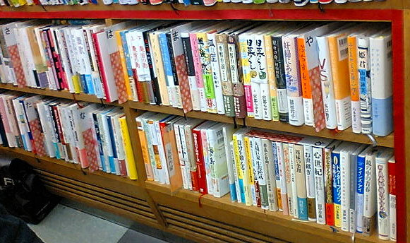 本の並べ方 経堂の古書店 遠藤書店