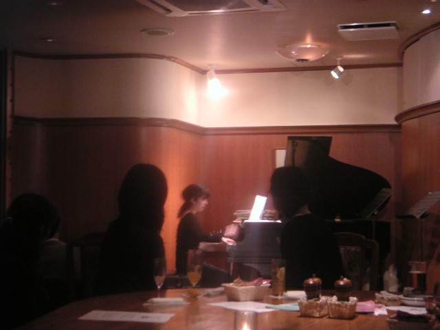 【Crazy Day&Night】PIA Julien(三宮) クラシックナイトライブ_d0068879_29243.jpg