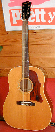 「1965年製」の「Gibson J-50」が入荷！_e0053731_19353152.jpg