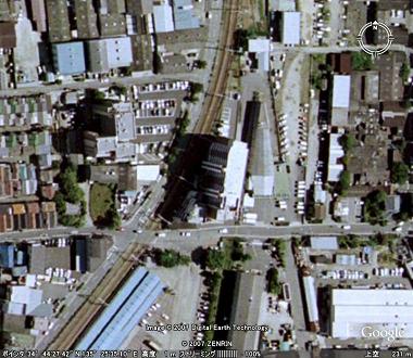 福知山線脱線事故現場のマンション (34°44’27.N 135°25’34.E)_b0063958_7143470.jpg