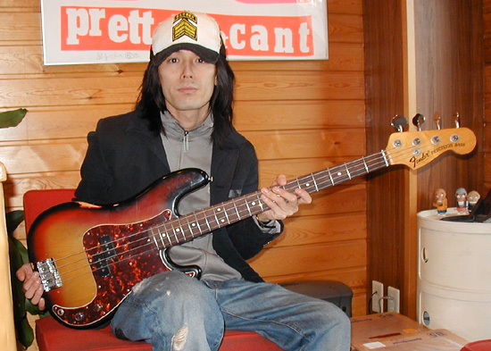 「ACIDMAN・佐藤雅俊さん」と「Fender Precision Bass」。_e0053731_2043764.jpg