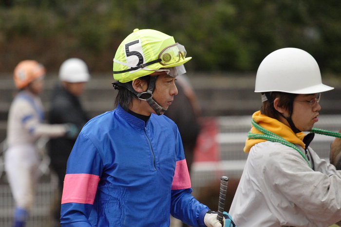 2007年2月25日（日） 高知競馬 5R パドック_a0077663_13463637.jpg