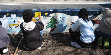 小学校ゲストティーチャー/ブロック塀に絵を描く_f0043592_20341981.jpg