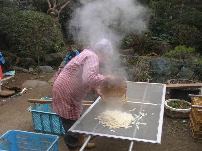 間もなく春の北鎌倉匠の市①六国見山産のサツマイモ入手_c0014967_20522316.jpg