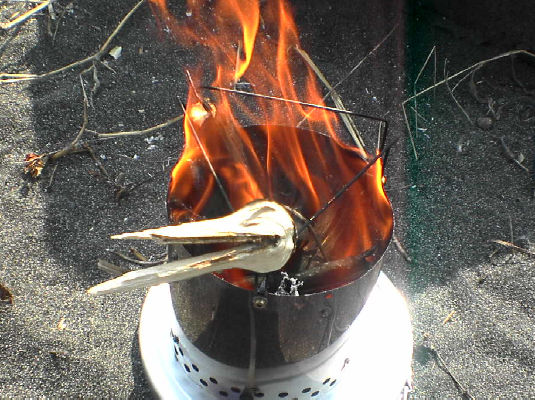 ウルトラライトな twig stove // 海岸で火入れ_f0113727_5242986.jpg