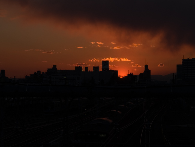 線路のある夕景_f0002801_22292390.jpg