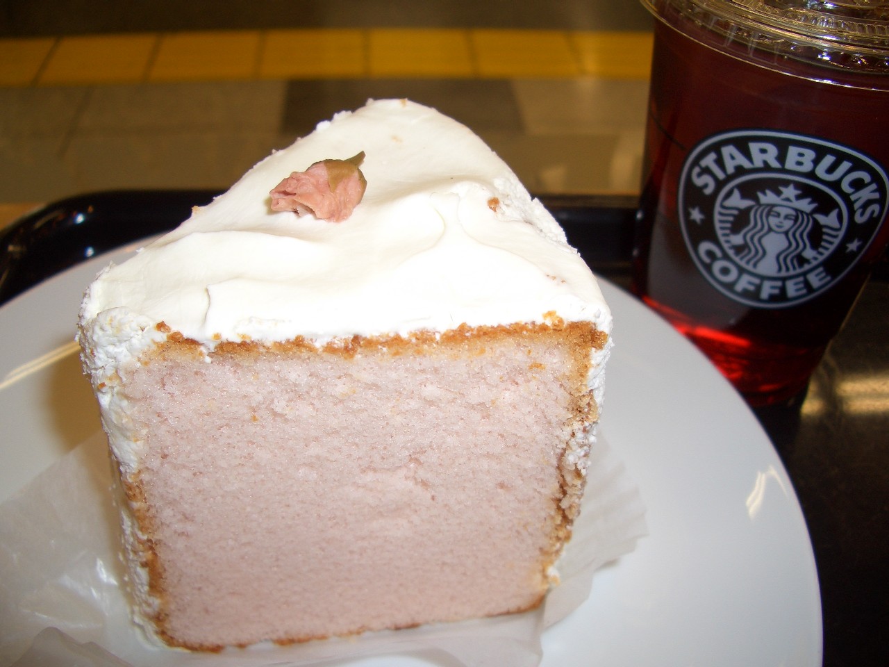 スタバ 桜シフォンケーキ ぽんた日記 スタバ 桜シフォンケーキ ぽんた日記
