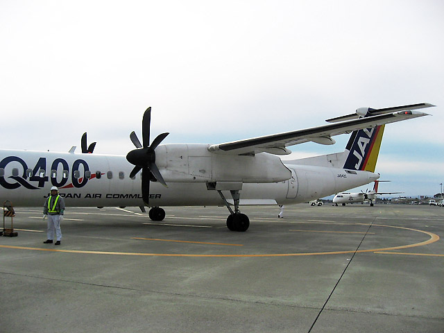 ＪＡＣ　プロペラ旅客機　「ボンバルディアＤＨＣ８－Ｑ４００？」　その２_b0042282_18595858.jpg