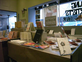 ARTISTS\' BOOK FAIR 中継 03_c0096440_2334911.jpg