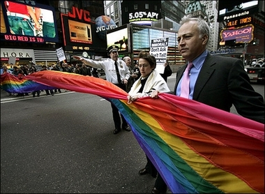 Rabbi arrested at New York demo over gays in the military_d0066343_9154771.jpg