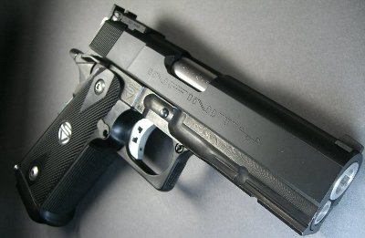 実銃メーカー供給ＫＳＣのＳＴＩグリップを使ったＷＡインフィニティ ...