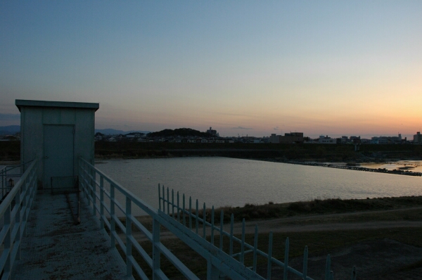 ある川の水門所からの夕景。_f0127661_2171551.jpg