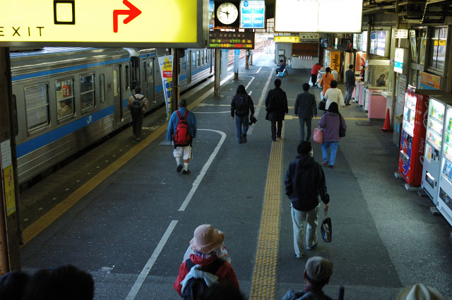 高知駅連絡橋_b0102780_7171442.jpg