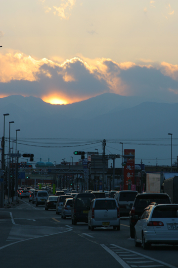 白根三山に陽が沈む・・。_f0081726_1974716.jpg