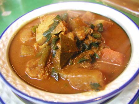 ガラムマサラの野菜カレーたち（その１）_f0053279_23513659.jpg