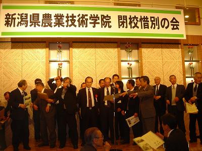 111年の歴史に幕・母校の閉校式に参加_b0092684_21452414.jpg