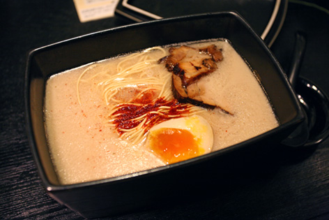 麺のフォトレポート 広島×博多 豚骨死闘編(代打アオキ青年)_f0039307_15313280.jpg