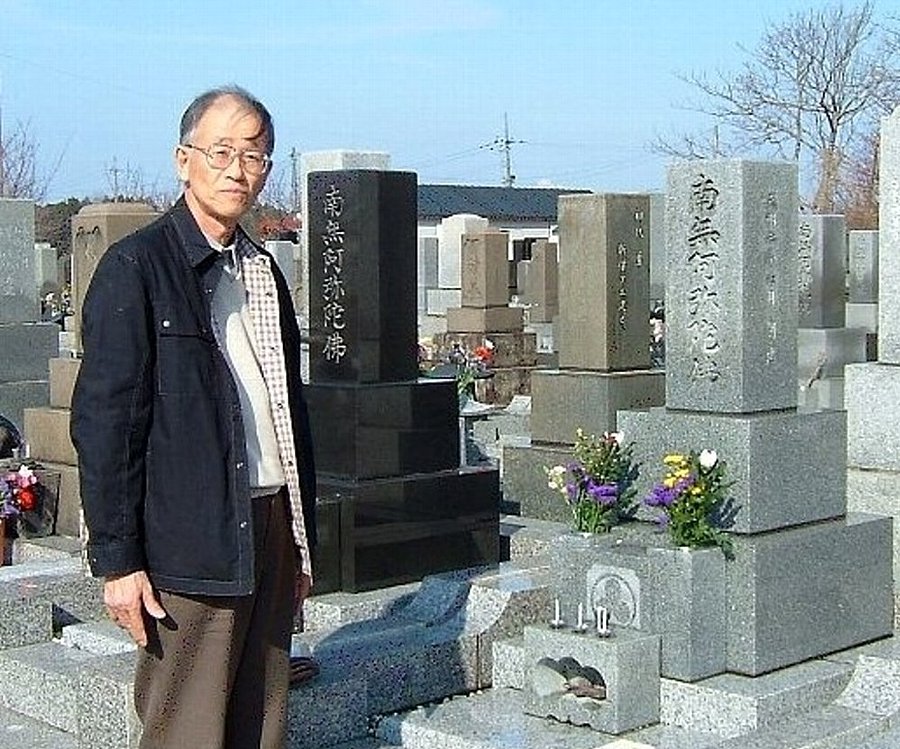 隣の墓の人は!_e0065084_31038.jpg