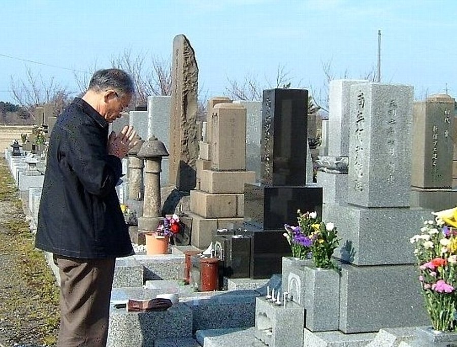 隣の墓の人は!_e0065084_395183.jpg