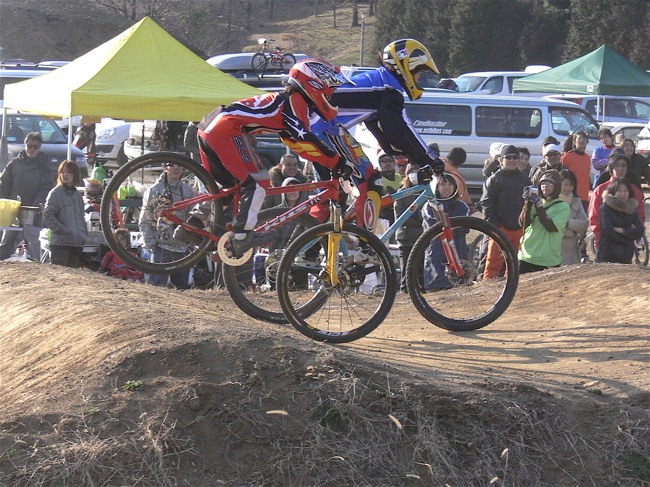 2007JOSF緑山関東オープンレースVOL16　MTBガールズ、ノービスキッズクラス決勝の画像垂れ流し_b0065730_030287.jpg