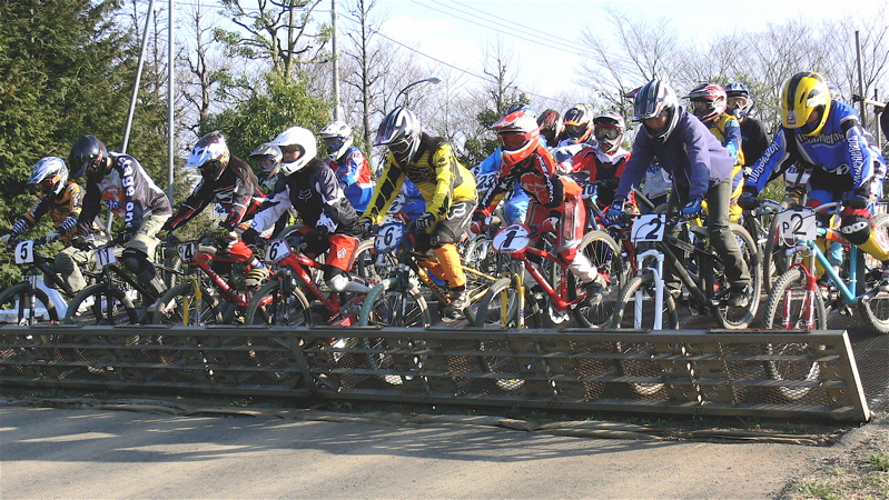 2007JOSF緑山関東オープンレースVOL16　MTBガールズ、ノービスキッズクラス決勝の画像垂れ流し_b0065730_0325253.jpg