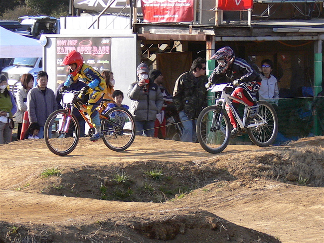 2007JOSF緑山関東オープンレースVOL16　MTBガールズ、ノービスキッズクラス決勝の画像垂れ流し_b0065730_0461386.jpg