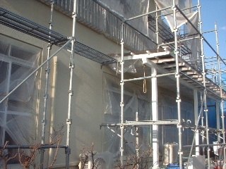 外壁塗装開始_f0031037_1834227.jpg