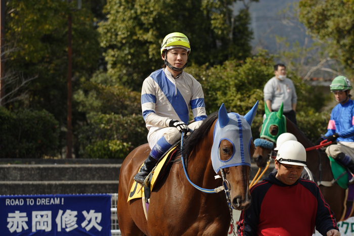 2007年3月25日（日） 高知競馬 8R 河田知佳子誕生日特別 パドック_a0077663_157712.jpg