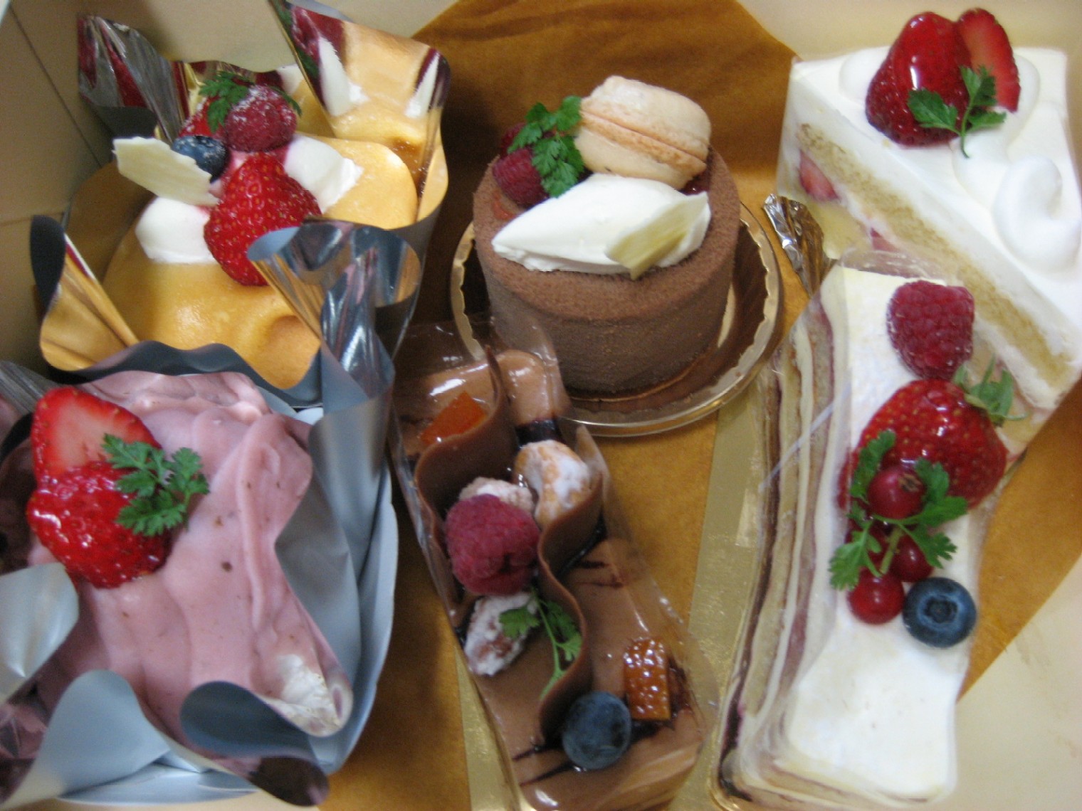 春のショートケーキ アルザス 西宮 苦楽園 雑感 あるいは 玩具箱 春のショートケーキ アルザス 西宮 苦楽園 雑感 あるいは 玩具箱