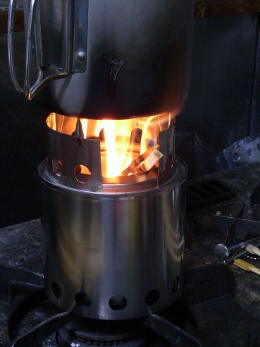 BUSHBUDDY ULTRA COOKSTOVE / ブッシュバディー ウルトラ ストーブ_e0024555_1163751.jpg