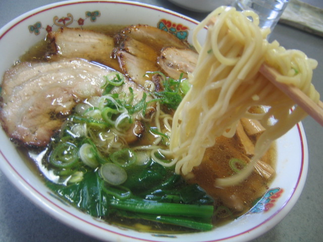 蕎麦屋の中華そば_e0039085_13471738.jpg